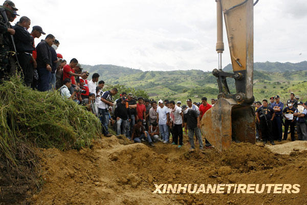 11��24�գ��������ڷ��ɱ��ϲ������ϵ������������ʡһ������׼�����ᱻɱ��������ʬ�塣���ɱ��ϲ��������ʡ23�շ���40������������ʿ�ͼ�����ٳ��¼�������36���������������ɱ���ͳ����Լ24���������ӵ����𣬷��ϲ������ϵ������������ʡ���յ������ʡ�͸������н������״̬��