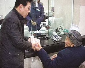 ���˽�ȡ����10��Ԫ�������ƻṤ����Ա