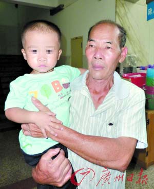 人"   本报江门讯 (记者黄国金摄影报道)在汶村镇的一个贫困家庭中