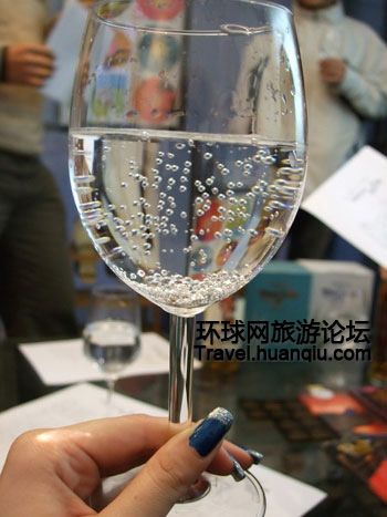 采水,再送到凡尔赛宫供王室享用,此后chateldon便成为第一瓶受法国政