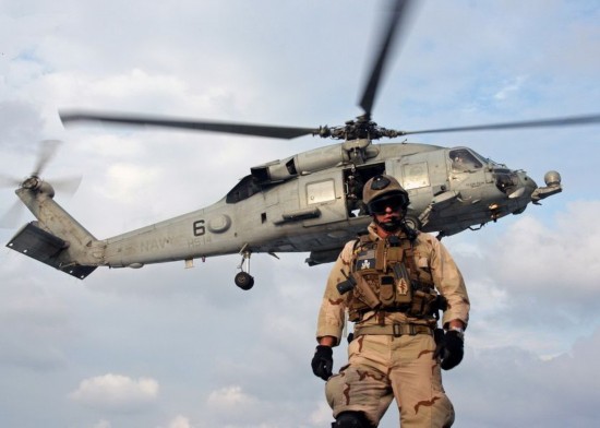 美国官方称猎杀拉登出动的"黑鹰"直升机,很可能就是装备海军的这一