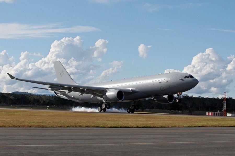 澳大利亚首架kc-30a mrtt运输加油机飞抵本土【资料图】澳大利亚一名