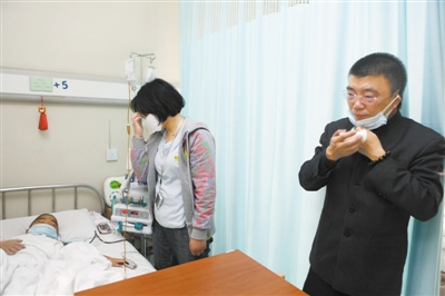 11岁女童因病禁食70天看烹饪书成精神支柱